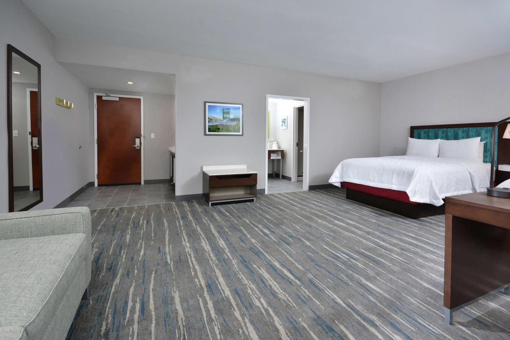 Hampton Inn & Suites Charlotte North I 485 Exterior photo